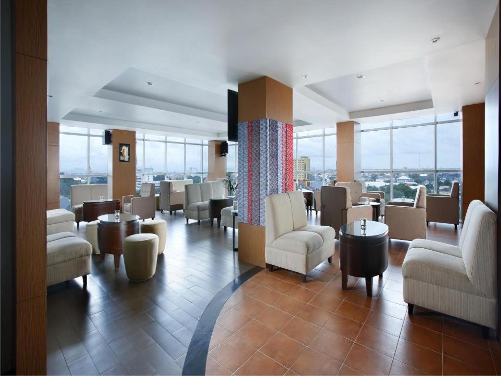 Hotel Santika Makassar Extérieur photo