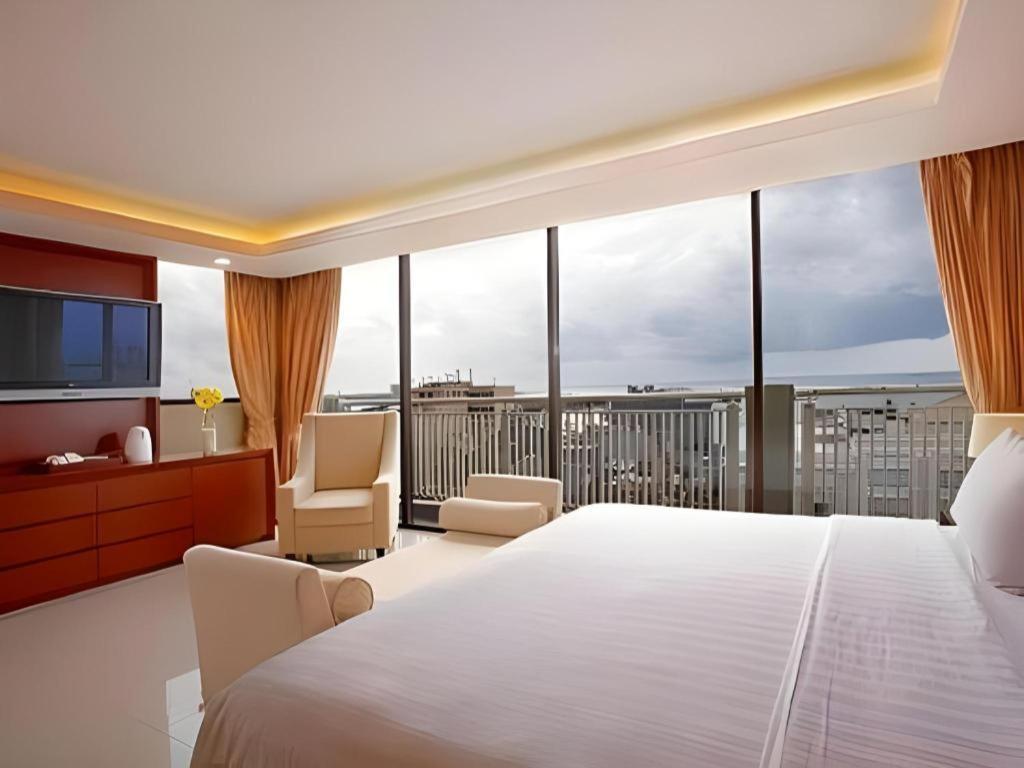 Hotel Santika Makassar Extérieur photo