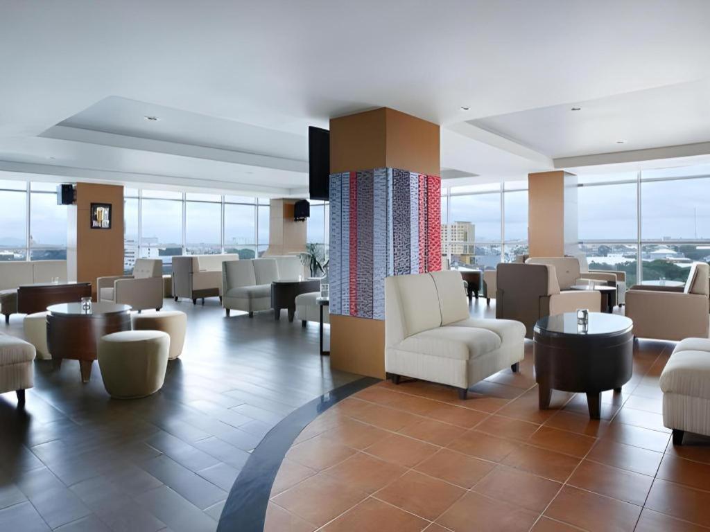 Hotel Santika Makassar Extérieur photo