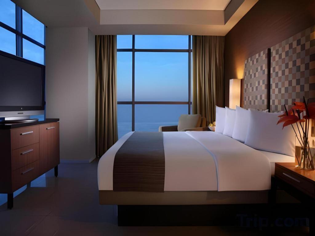 Hotel Santika Makassar Extérieur photo