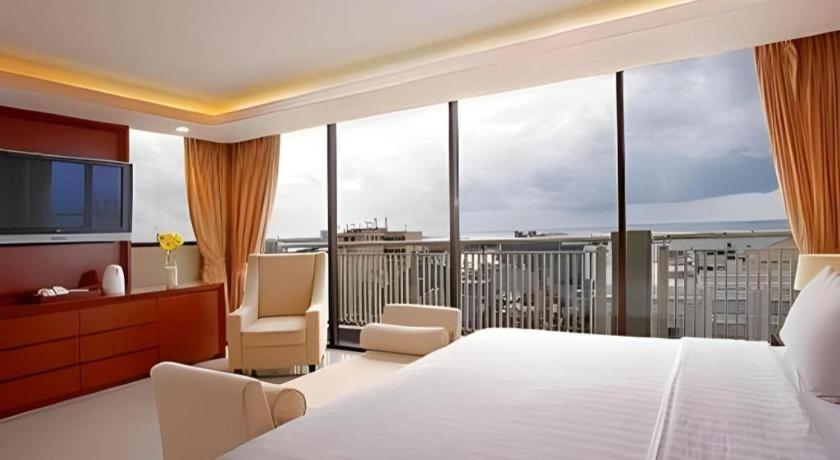 Hotel Santika Makassar Extérieur photo