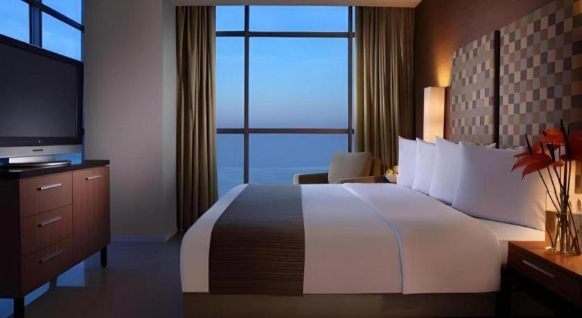 Hotel Santika Makassar Extérieur photo