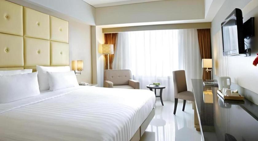 Hotel Santika Makassar Extérieur photo